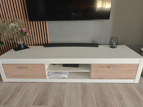 Tv skrinka, 