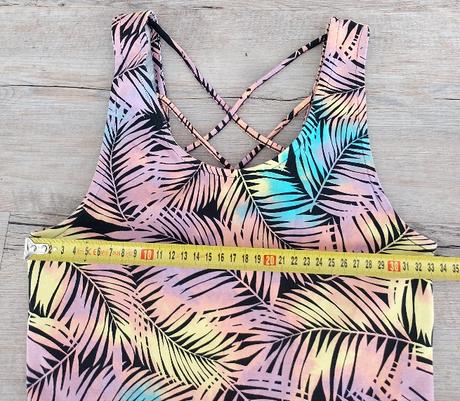 Šaty s farebnými pierkami, c&a,s