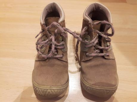 Vyššie poltopánky, 26