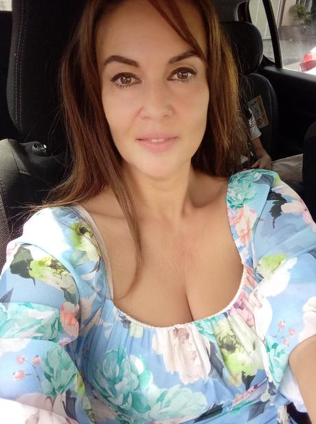 Kvetinové riasené saty, s