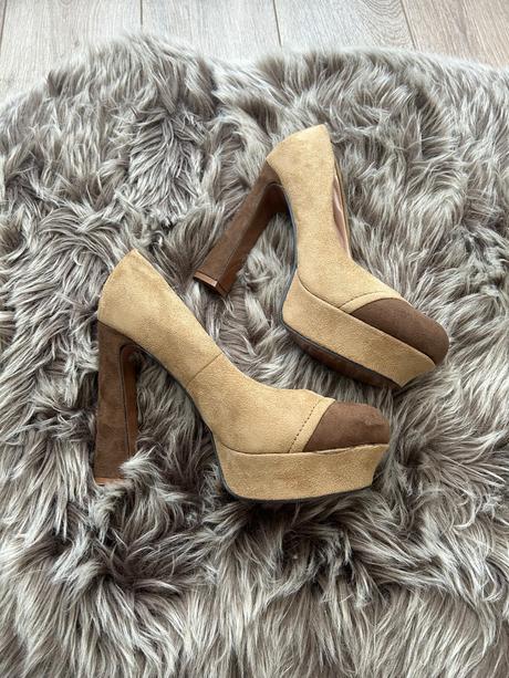 Topánky na vysokom opätku, 40