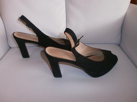 Čierne semišové sandálky s otvorenou špicou, 37