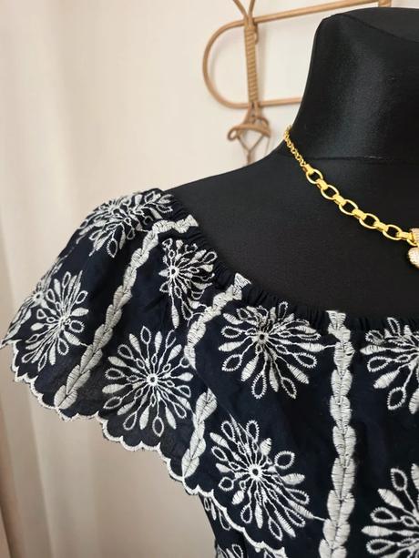 Midi šaty s madeira výšivkou a carmen výstrihom, l