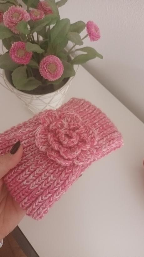 Teplá čelenka s kvietkom,