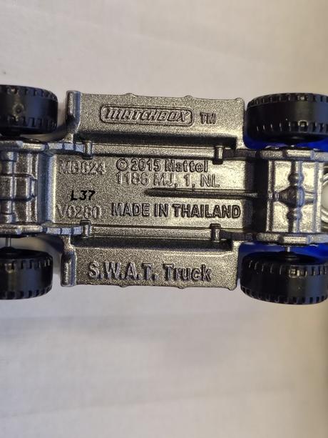 Zberateľský matchbox s.w.a.t. truck mb824, mattel,