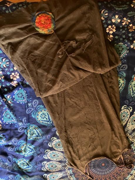 Dlhé zaujímavé umelecké šaty, s