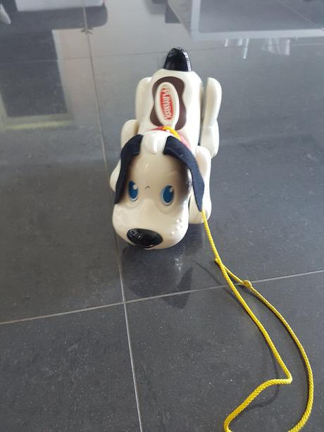 Hraci psik na kolieskach, 