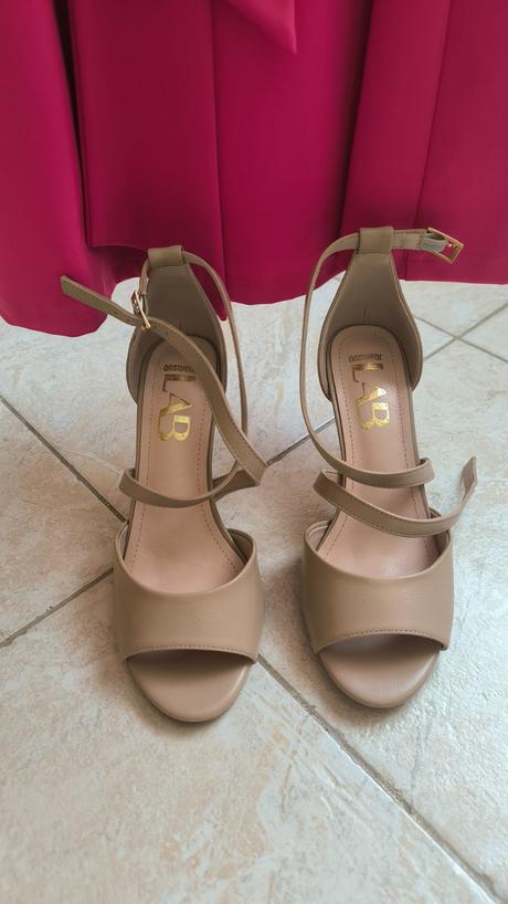 Spoloč. šaty chantall, nove sandale, kabelka orsay, chantall,38