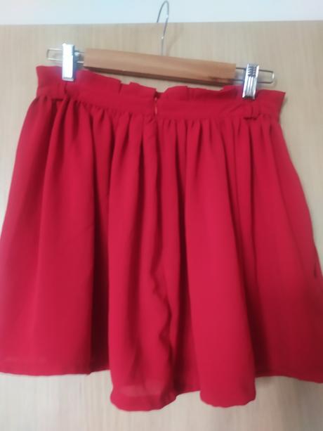 C 55-cervena sukna raz oblecena z vreckami s/m, s