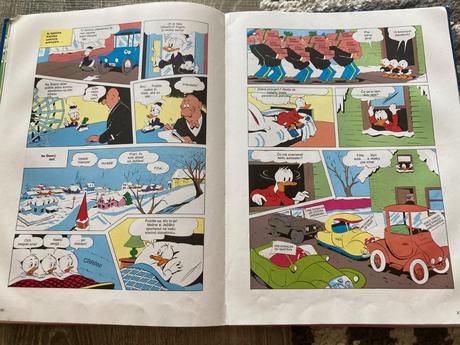 Veselé vianoce s mickey mousom a jeho priateľmi,