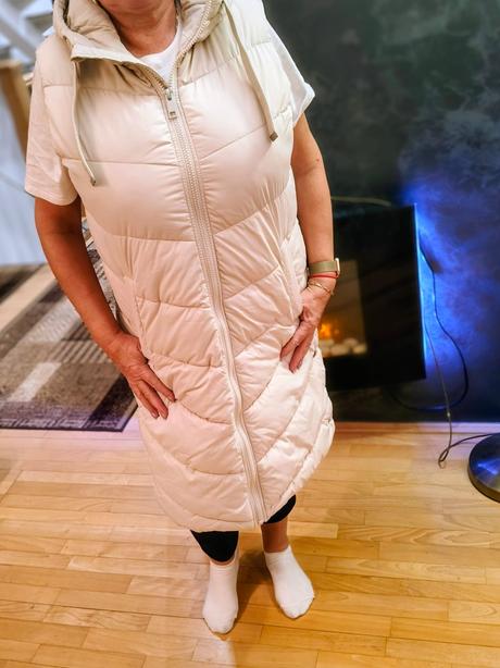 Zimná vesta s kapucňou, takko,46