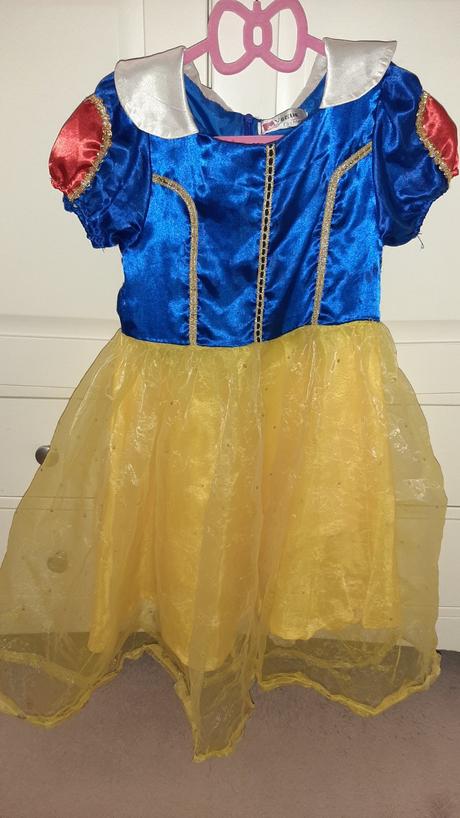 Kostým snehulienka,