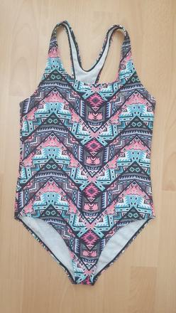 Dievčenské plavky, 152