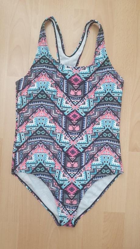 Dievčenské plavky, 152