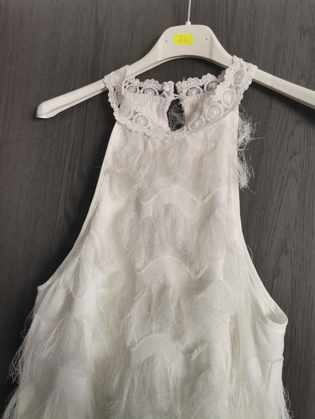 Zaujímavé šaty, 42