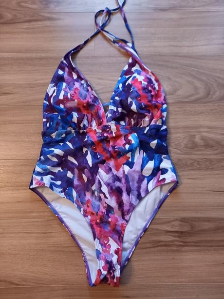 Nové plavky č.44, 44