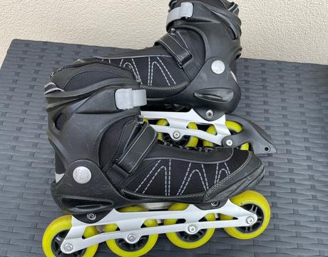 Predám kolieskové korčule aj chrániče, 44