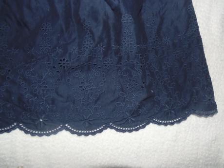 Sukňa s vybíjaným vzorom, 146