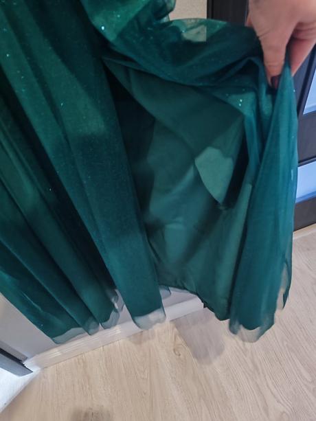 Trblietavé šaty, m