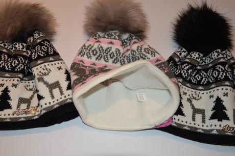 Čiapočka s pravým jemným brmbolcom, <50 - 158