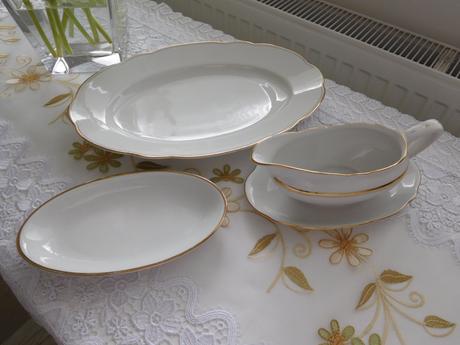 Čechoslovákia značený porcelán taniere+omáčkovník., 