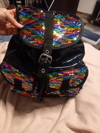 Krásny ruksak s flitrami smiggle,
