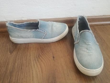 Dievčenské topanky, 31