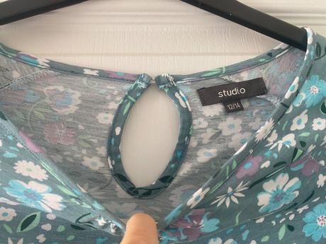 Šaty s kvietkami, l