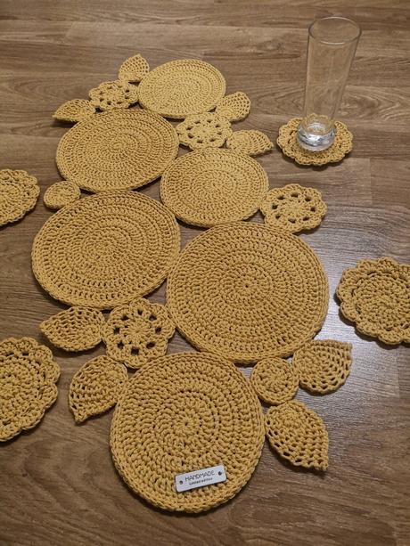 Hackovaný hand made obrus, 