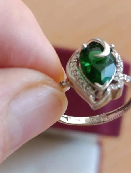 Prsteň z bieleho zlata, 