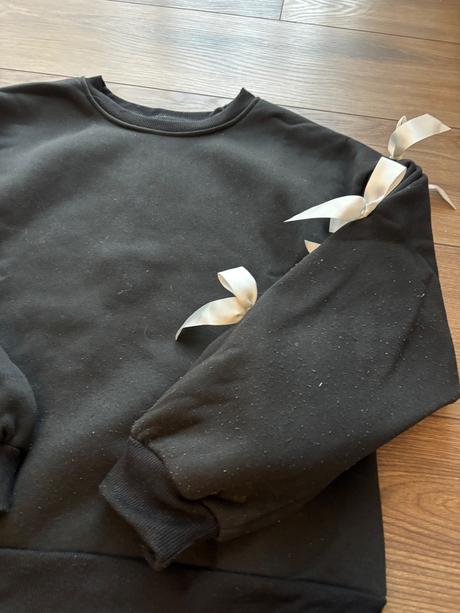 Mikina s mašlickami, s