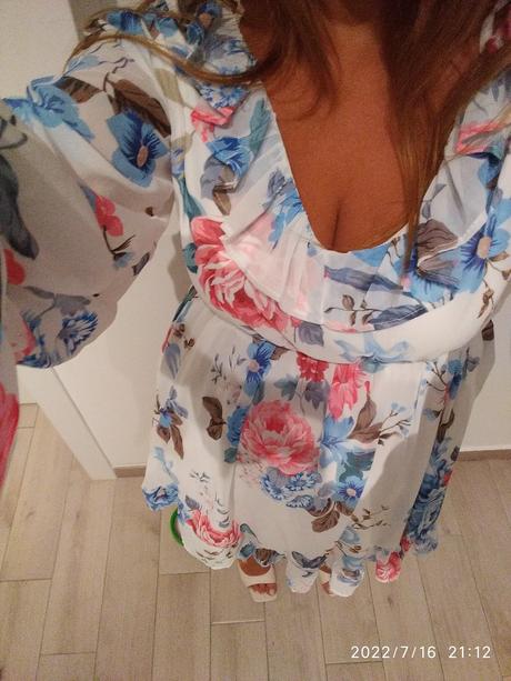 Krásne kvetinkove saty, m