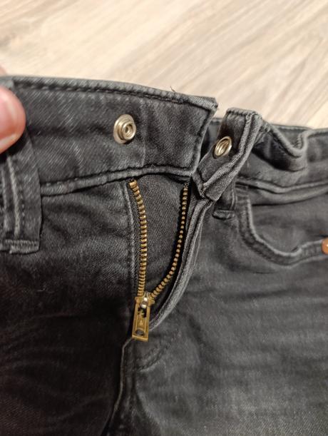 Chlapčenské štýlové čierne rifle, 104