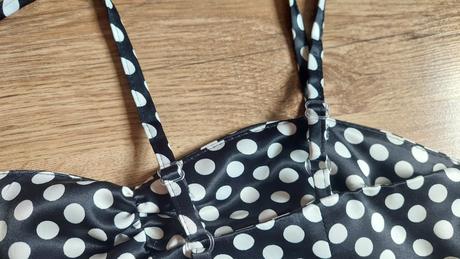 Gulkovane cierno biele saty, 36