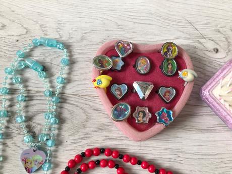 Set bižutérie malú parádnicu, 