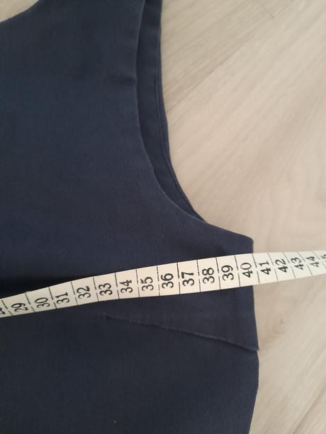 Páskované šaty, m