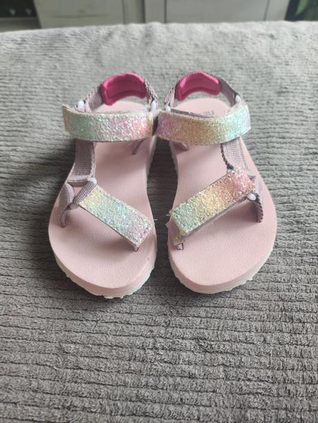 Sandálky, sinsay,29