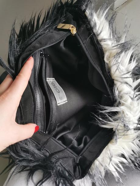 Kozusinova kabelka pois, 