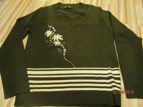 Svetrík s listami a kamienkami, l