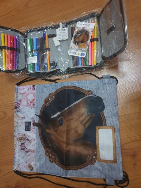 Skolska taska, perecnik a vrecko na telesnu,