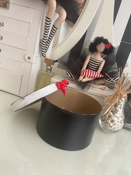 Krabička s mašľou,