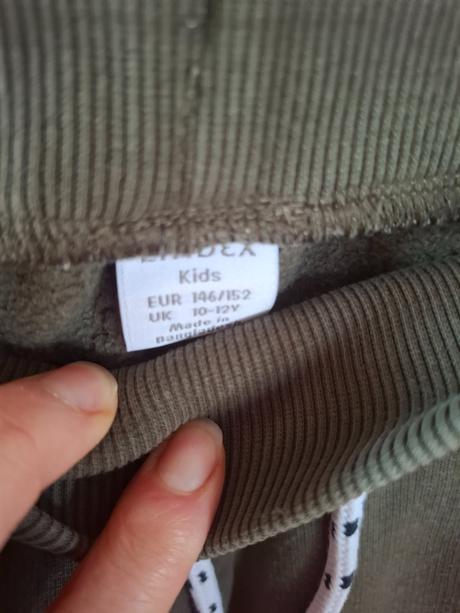 2 ks teplákov, lindex,152