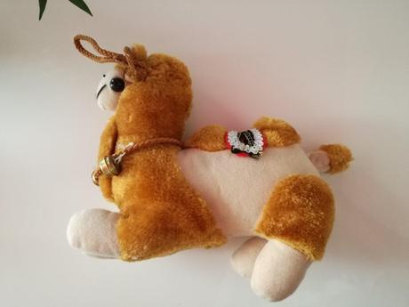 Ležiaca ťava s hudbou,