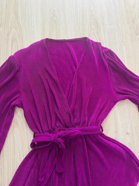 Nádherný plisovaný komplet značky greenapple, 