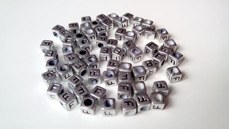 Písmenka strieborné f, 