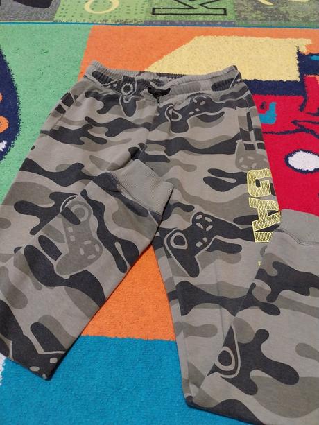 Maskacove teplaky, chapter young,158