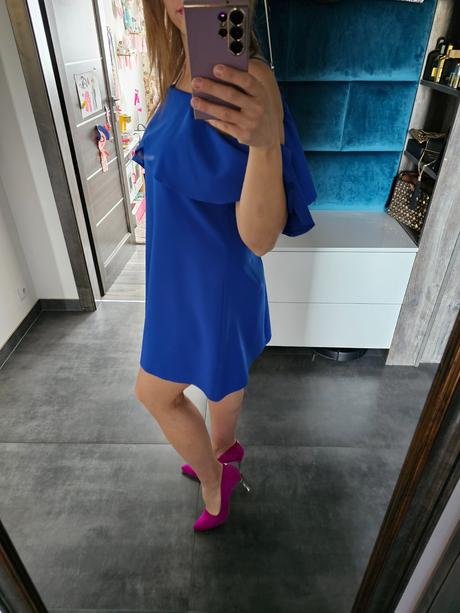 Tmavomodré šaty s volánom, m