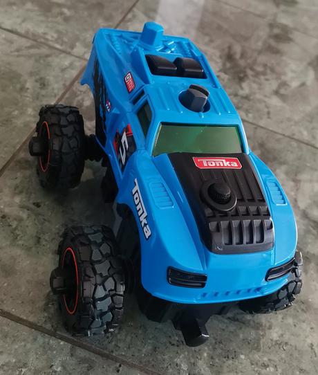 Hasbro tonka skladacie auto so zotrvačníkom,