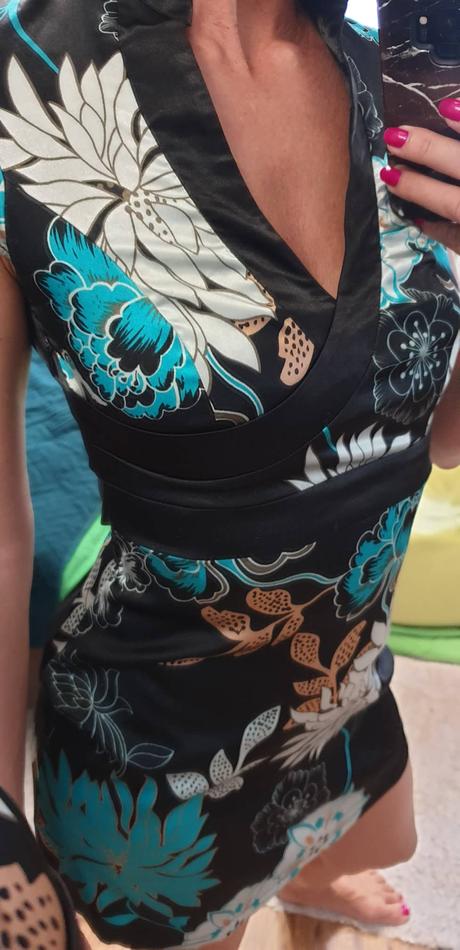 Vzorovane satenove saty, s