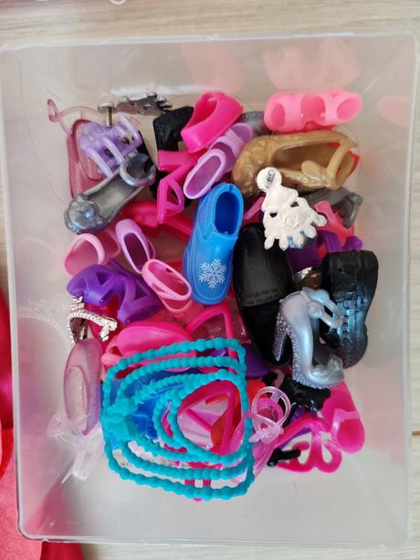 Predám bábiky s oblečením, 